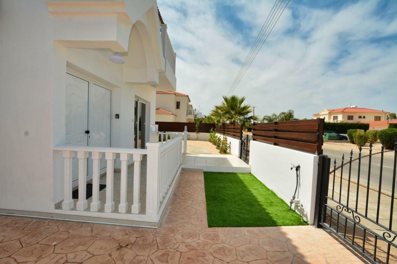 Nissi Palms Villa Ayia Napa Bagian luar foto